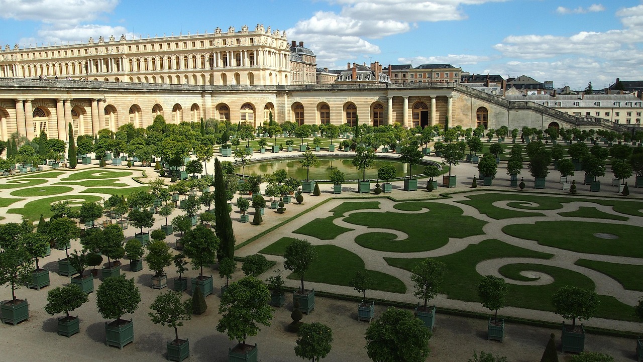 The Ultimate Guide to Versailles Road: History, Highlights, and Hidden Gems